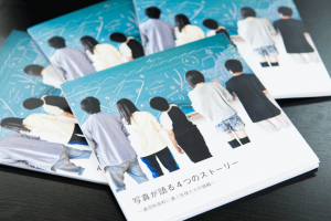 通信制高校の生徒たちが自主制作したフォトブックも販売している