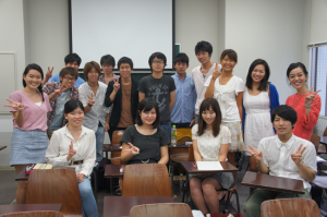 研究室の学生たちと